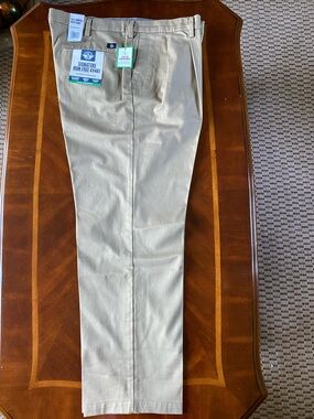 DOCKERS® Men's Signature Khaki Classic Fit Iron Free with Stain Defender® Pants